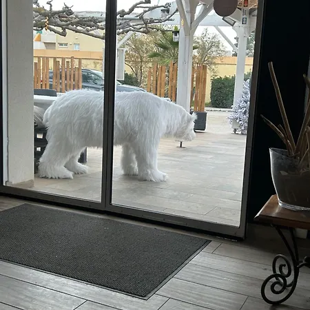 De La - Ξενοδοχείο 2*