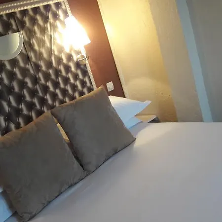 Hotel De La 2*