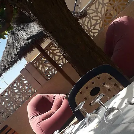 Hotel De La 2*