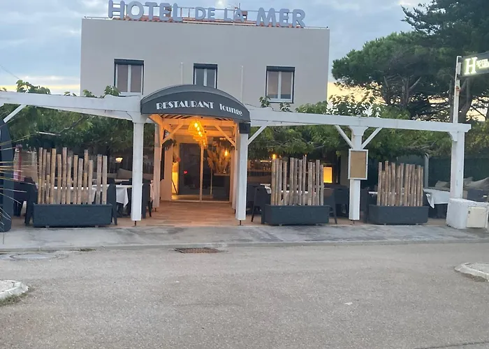 Отель Hotel De La Mer - Barcares, A 100 M De La Plage Ле Баркарес