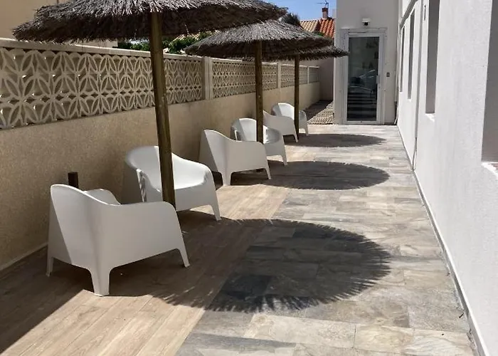 Отель Hotel De La Mer - Barcares, A 100 M De La Plage 2*