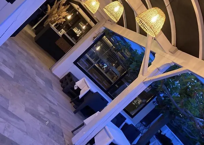 Отель Hotel De La Mer - Barcares, A 100 M De La Plage Ле Баркарес